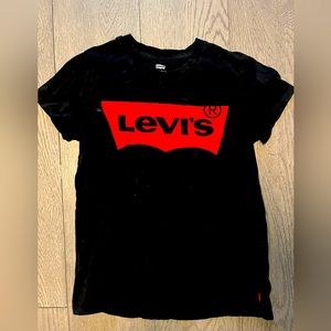 Levis tahirt
